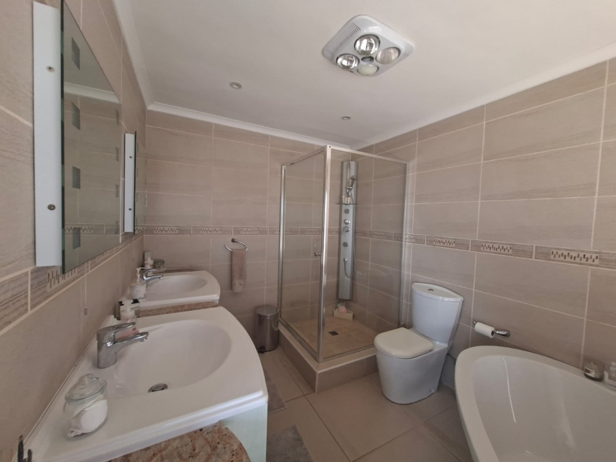 6 Bedroom Property for Sale in Da Nova Western Cape